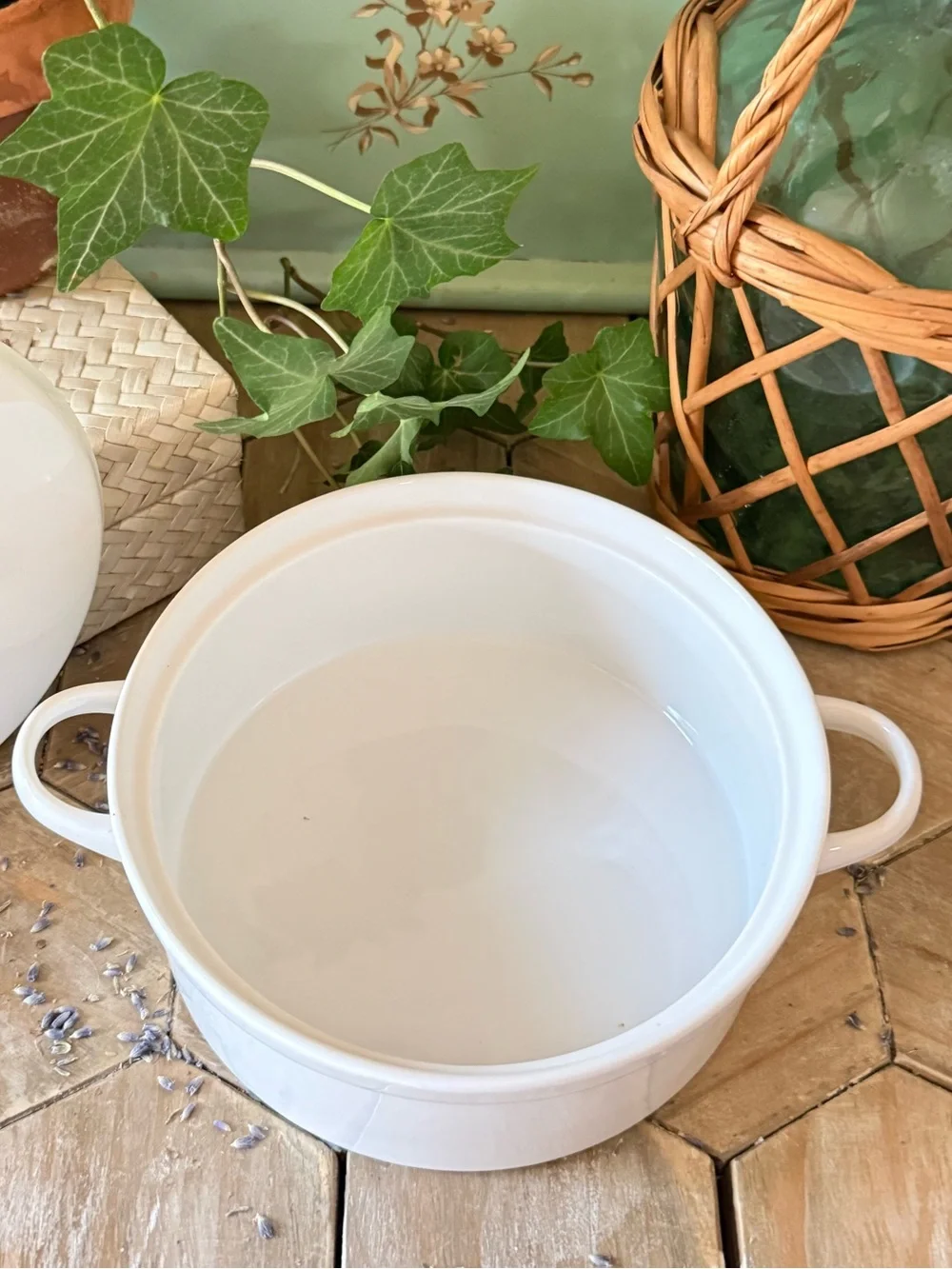 Crate & Barrel - Lucerne 1-Quart Casserole Dish, with Lid, White